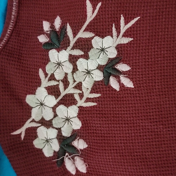 Alp-n-Rock Floral Embroidered Cuff Henley Shirt in Red XL - Picture 5 of 6